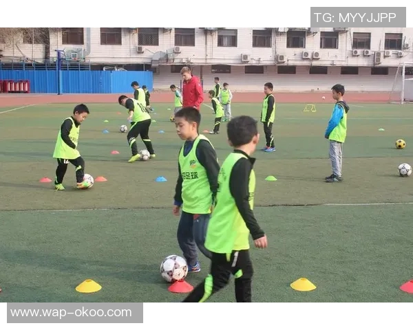 恒圣足球引领新潮流助力青少年成长与梦想实现