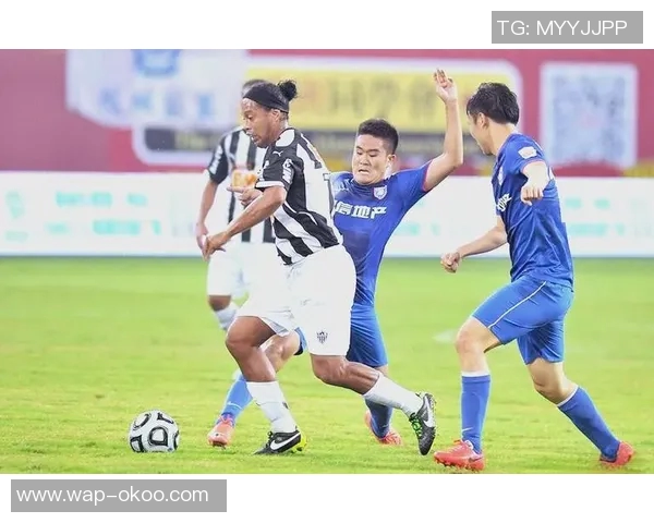 足球王图片展现球场魅力与激情瞬间的完美结合与精彩回顾